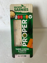 Load image into Gallery viewer, sw(38059) three cheese &amp; onion sandwich - RRP (£2.29)
